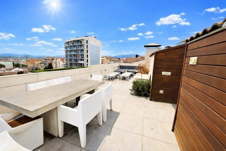 Dúplex con terraza en alquiler en Granollers | Inmobiliaria 4rt Primera - Dúplex amb terrassa en lloguer a Granollers - Immobiliària 4rt Primera