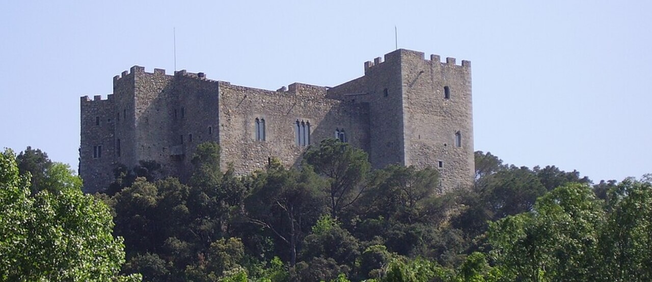 Castillo de La Roca del Vallès, símbolo histórico del municipio del Vallès Oriental